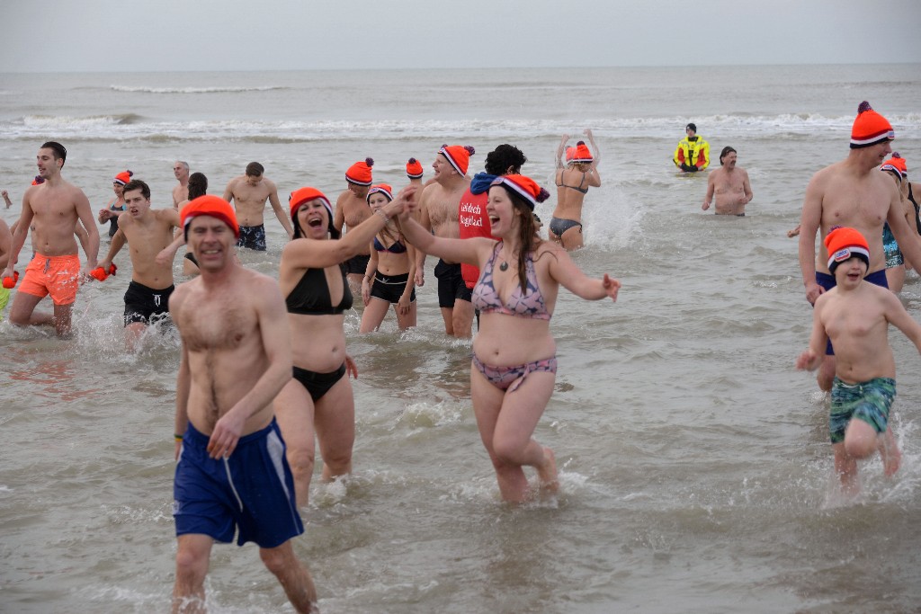 ../Images/Nieuwjaarsduik Nederzandt 2016 084.jpg